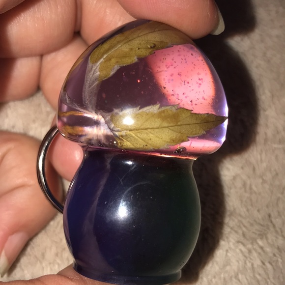 Custom Epoxy mini mushroom 🍄 keychain with shells ✨ Wish and leaf - Picture 7 of 8
